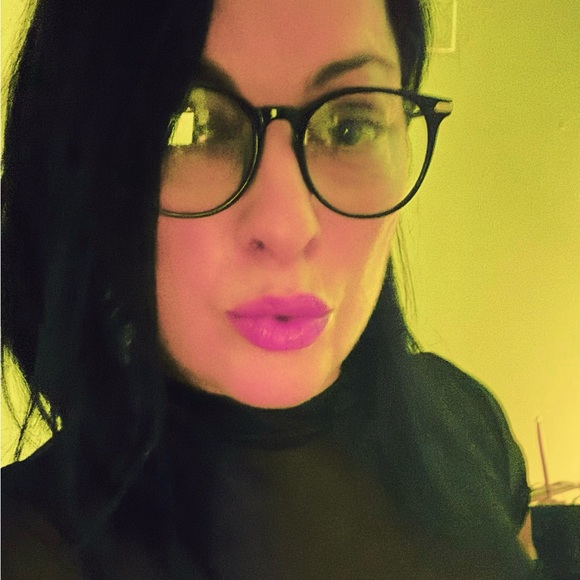 Meet your Posher, Jessica - Picture 2 of 8